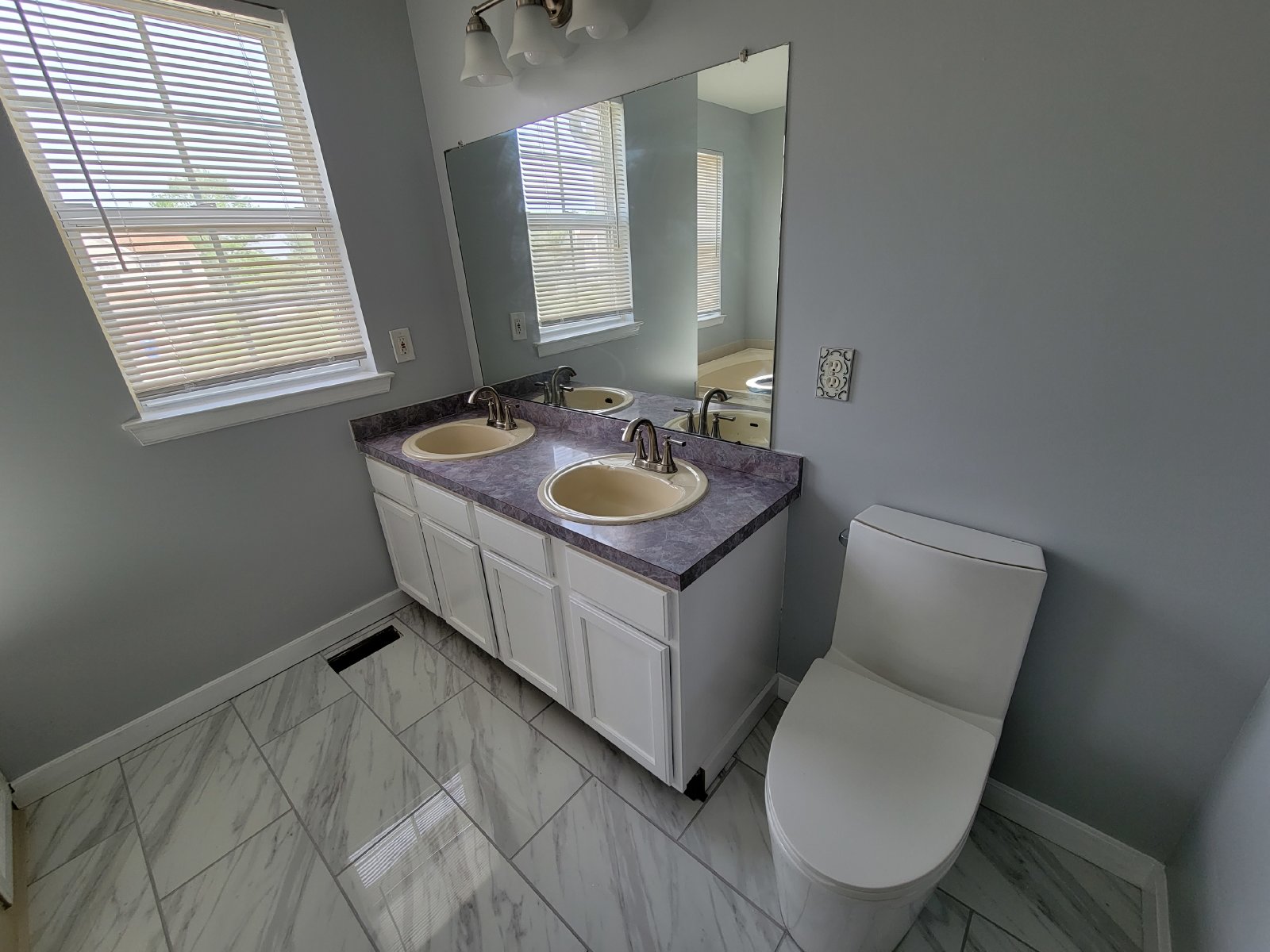 For Rent 3 bedrooms 2.5 bathroom $2675/mo property image