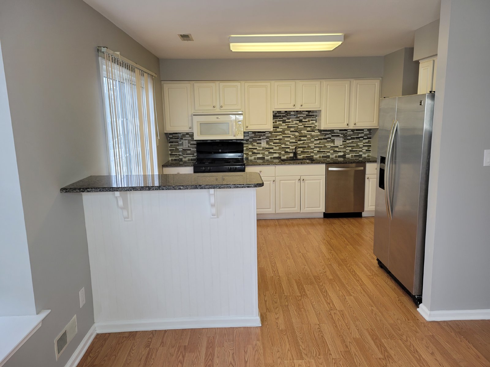 For rent 3 bedroom 2.5 bath property image